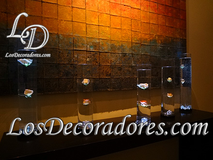 Rosas suspendidas en agua con led